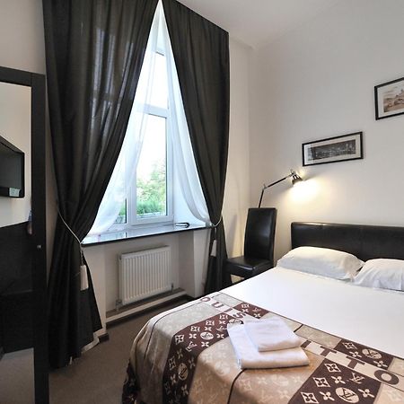 Hotel Reno On Deribasovskaya Odessza Kültér fotó